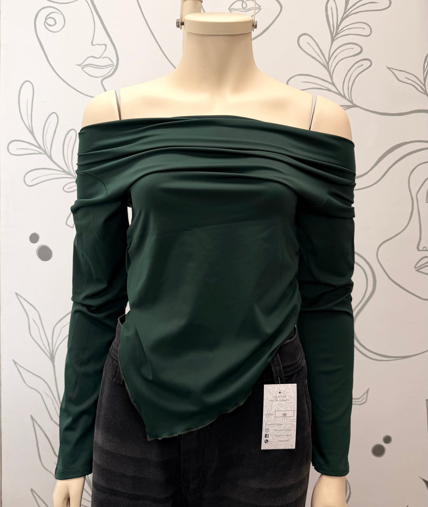 Blusa off shoulder bajo irregular