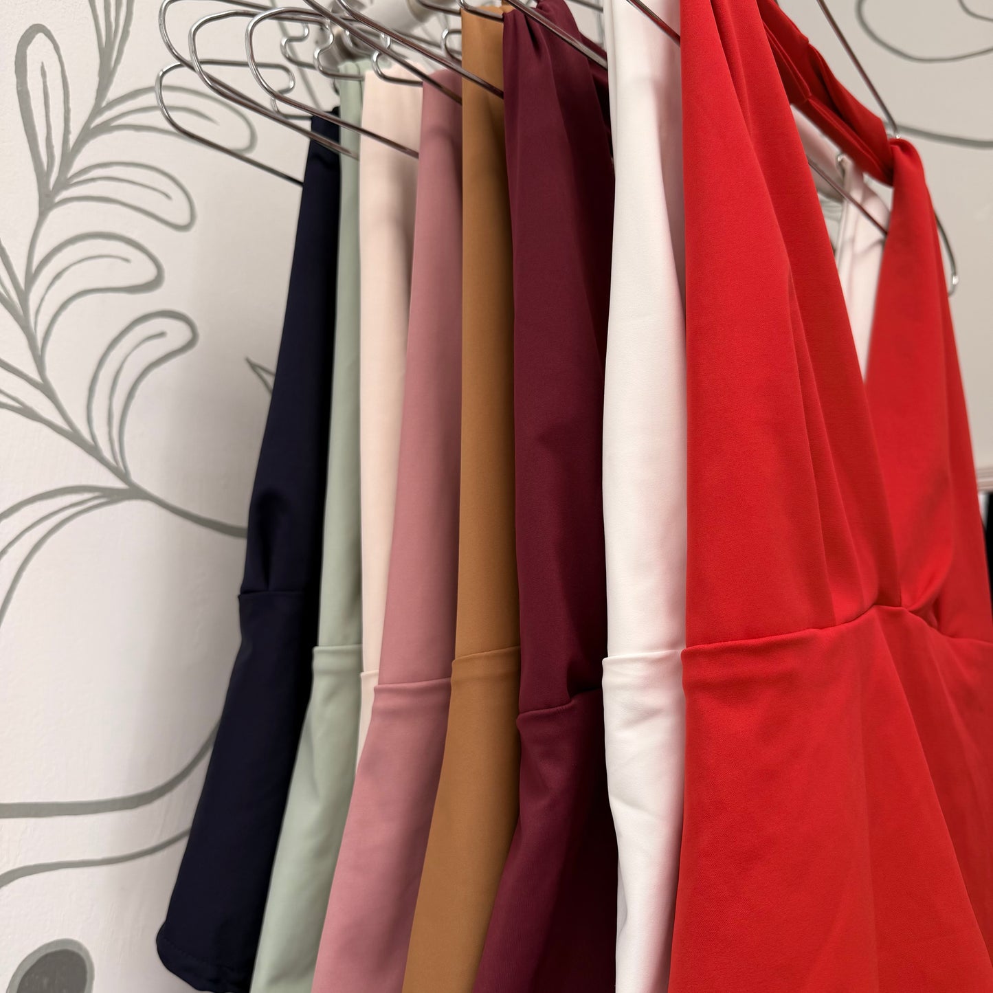 Top halter bajo irregular