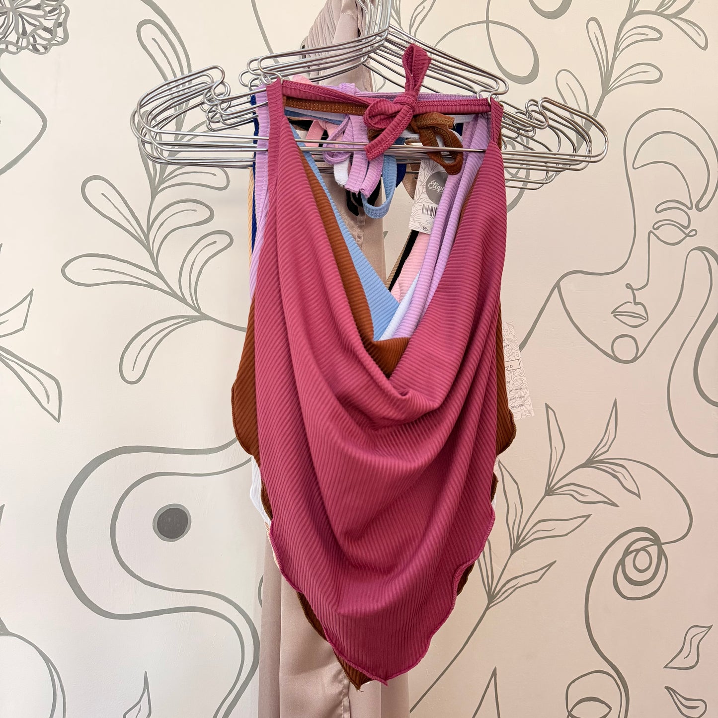 Top halter escote caído V