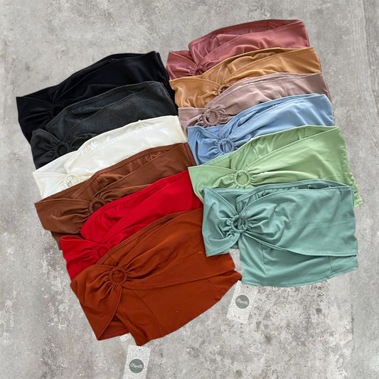 B. Top strapless con aro