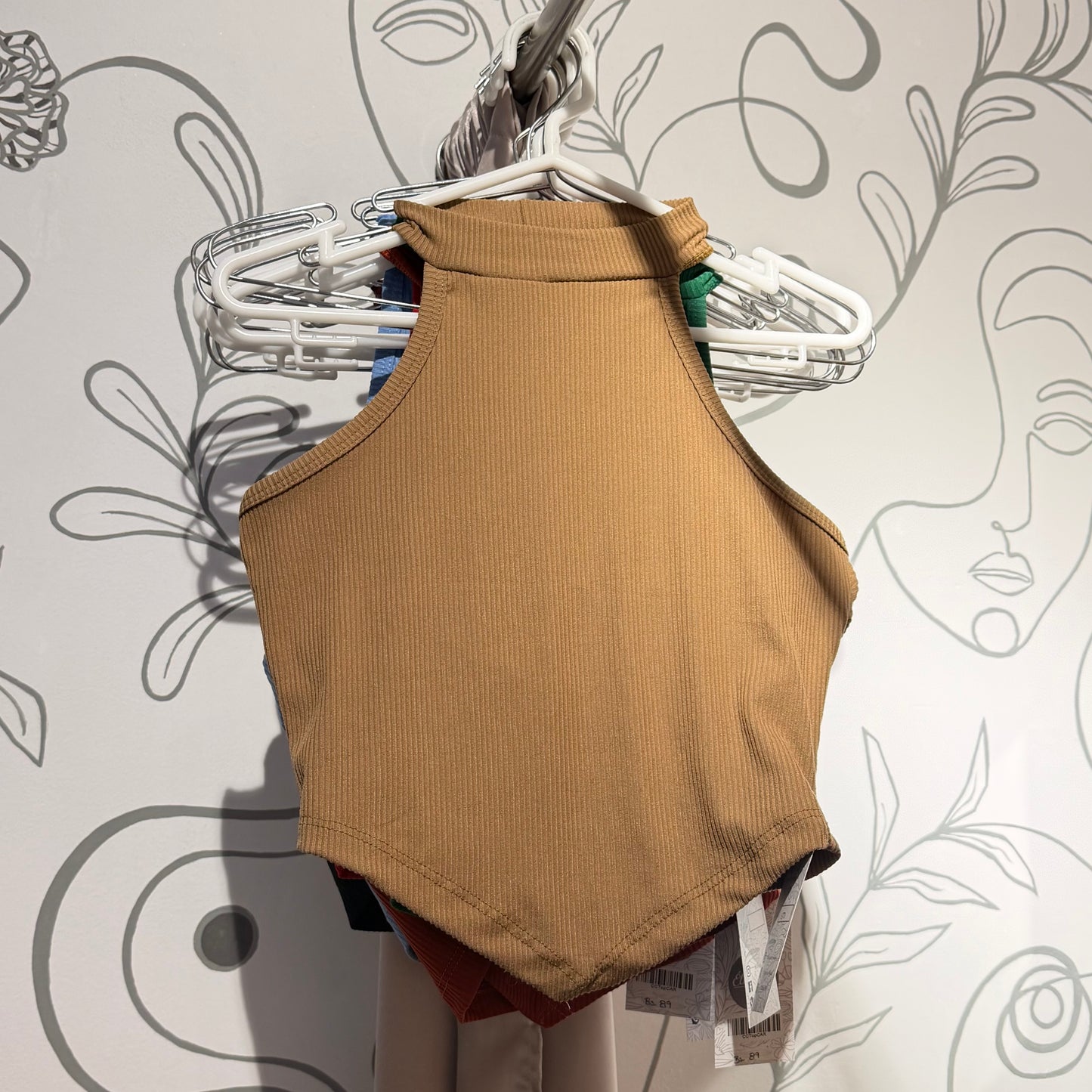 Crop Top cuello alto punta V