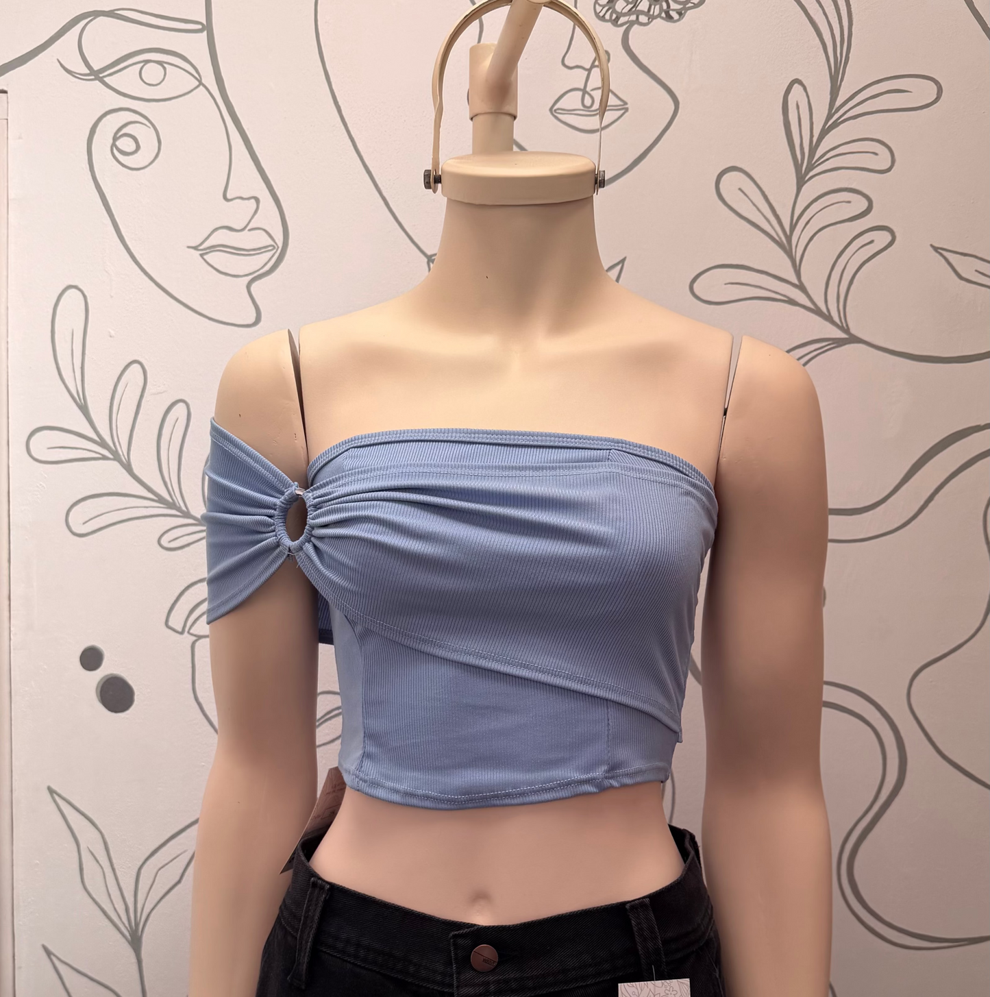 Top strapless un hombro con argolla