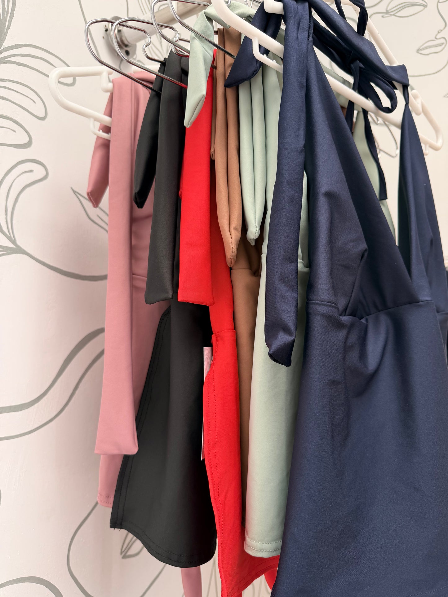Top halter espalda descubierta con cinta